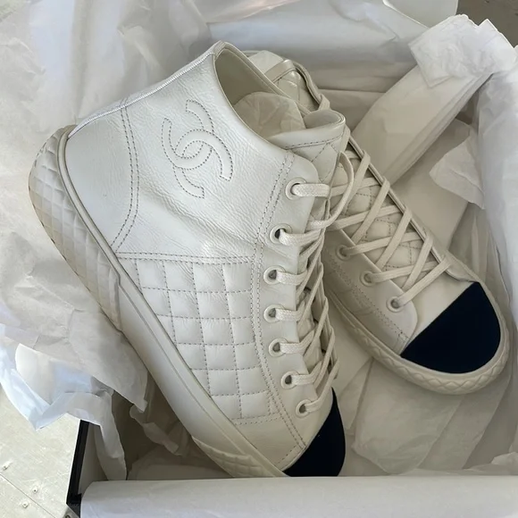 Chanel 21b high top white black quilted trainer cap toe velvet sneakers sz 38.5 - Picture 8 of 12